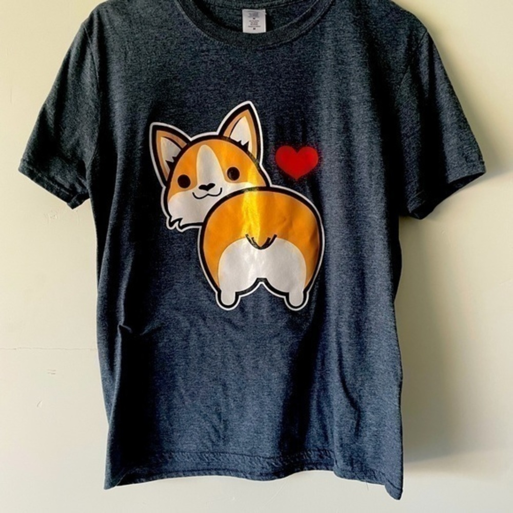 Gildan Softstyle shirt with a picture that can tell you a lot. New without tag